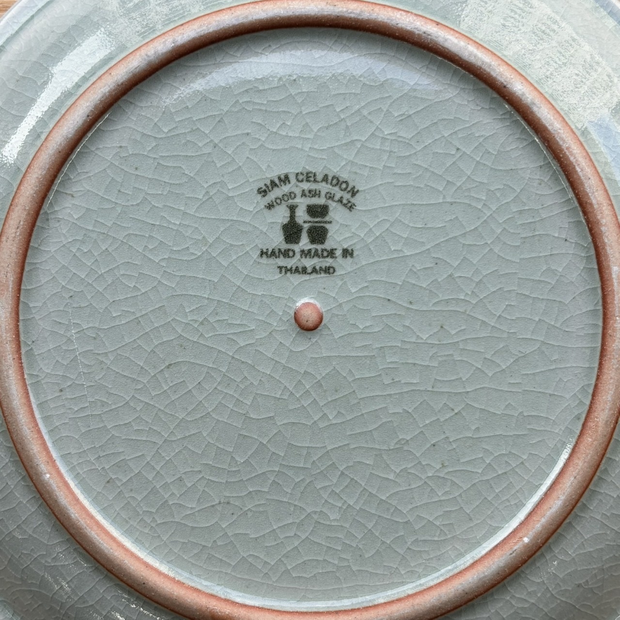 【アウトレット】【セラドン焼き】ゾウモチーフの丸皿（20cm）