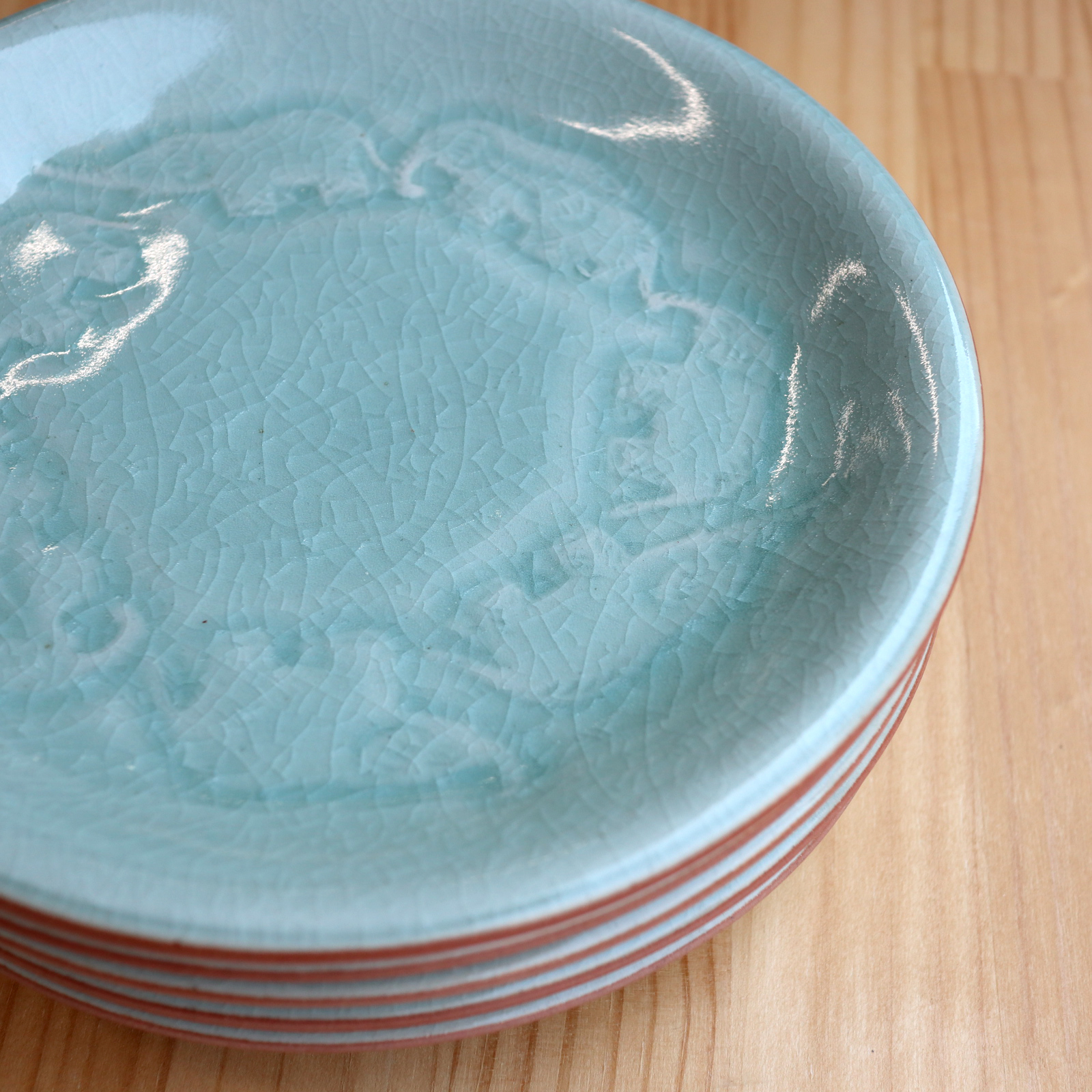 【セラドン焼き】ゾウモチーフの丸皿（17.5cm）