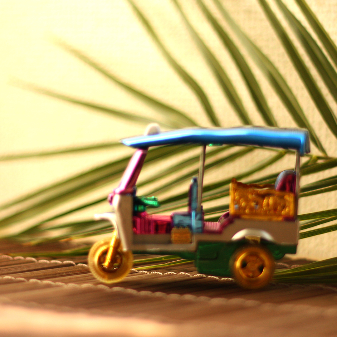 トゥクトゥクの置物（カラフル:大）