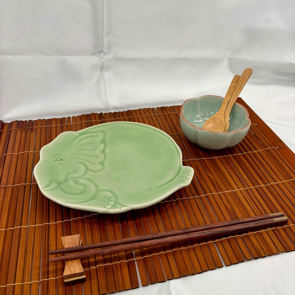 【セラドン焼き】ゾウの皿（17×18cm）