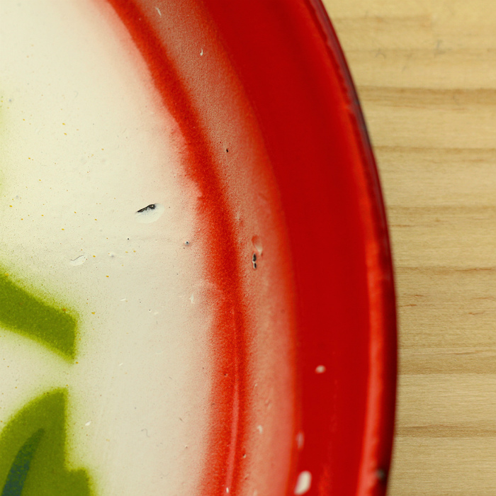 【琺瑯ホーロー】タイ製ホーロー平皿　レトロ花柄　赤（A/25cm）RABBIT BRAND